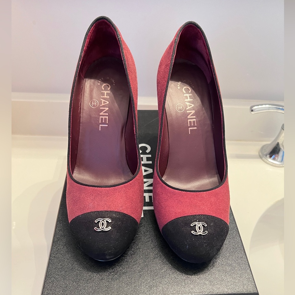 CHANEL Women's Burgundy and Black Heels